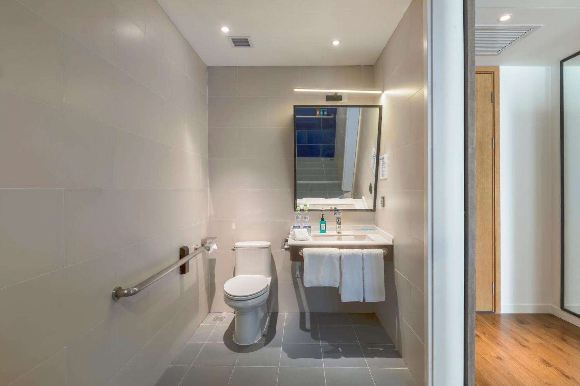 Holiday Inn Express Qingdao Chengyang Central By Ihg Buitenkant foto